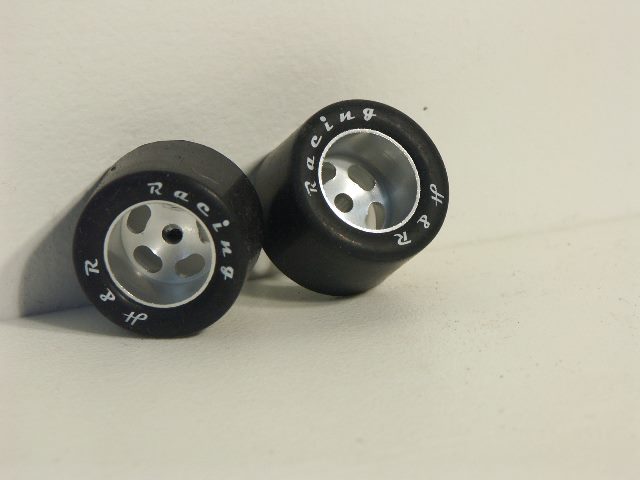 HRW2718R   27X18  Rubber  tire w/ wheel for 1/8th axle (2)