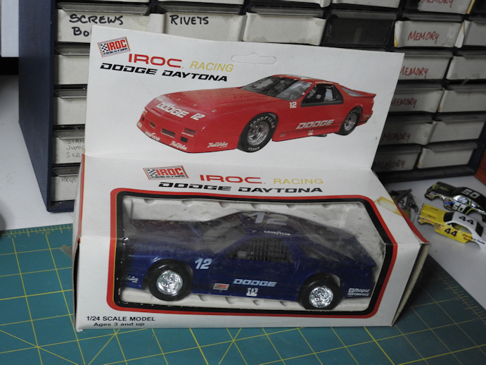 IROC-41035 Blue IROC 1990 Dodge Daytona (1:24)
