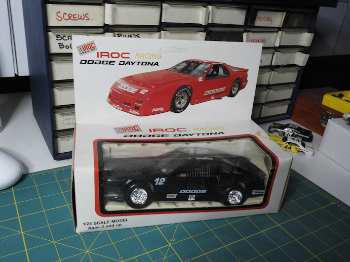 IROC-41035b Black IROC 1990 Dodge Daytona (1:24)