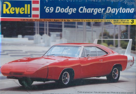 REV_85-2824 '69 Dodge Charger Daytona (1:25)