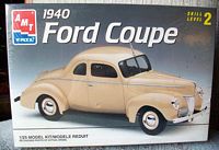 AMT_8056 1940 Ford Coupe (1:25)