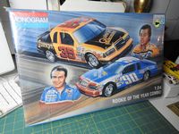 MON_6368 1985 Rookie of the Year Ford T-bird Combo Alan Kulwicki & Ken Schrader 1:24
