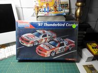 MON_6392 1987 Ford Thunderbird Combo Nascar Alan Kulwicki & Ken Schrader 1:24
